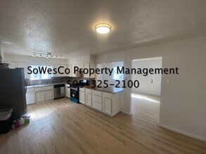 110 E Oak Ave in Bloomfield, NM - Building Photo - Building Photo