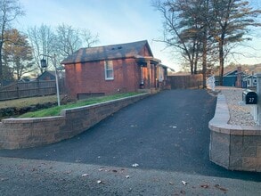 27 Hillcrest Dr in Wilbraham, MA - Building Photo - Building Photo