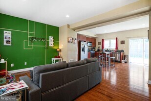 656 N 8th St in Philadelphia, PA - Building Photo