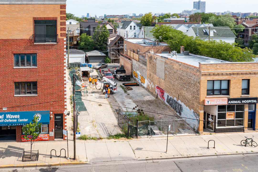 1218 Belmont Ave in Chicago, IL - Building Photo