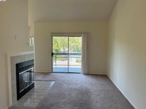 8145 Mountain View Dr, Unit H in Pleasanton, CA - Building Photo - Building Photo