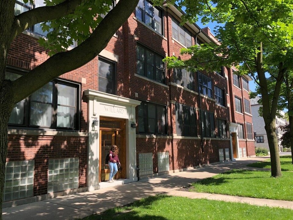 1901 Sherman Ave in Evanston, IL - Building Photo