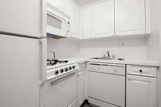 340 E 51st St in New York, NY - Building Photo - Building Photo