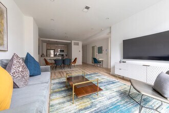 300 Marshall Dr in Hoboken, NJ - Foto de edificio - Building Photo