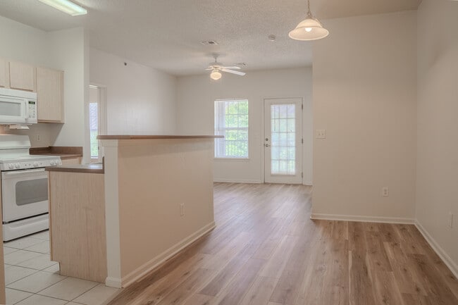 Dwell at the Arbor in Texarkana, AR - Building Photo - Building Photo