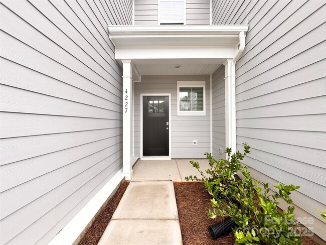 4227 Steel Wy in Lake Norman of Catawba, NC - Foto de edificio - Building Photo