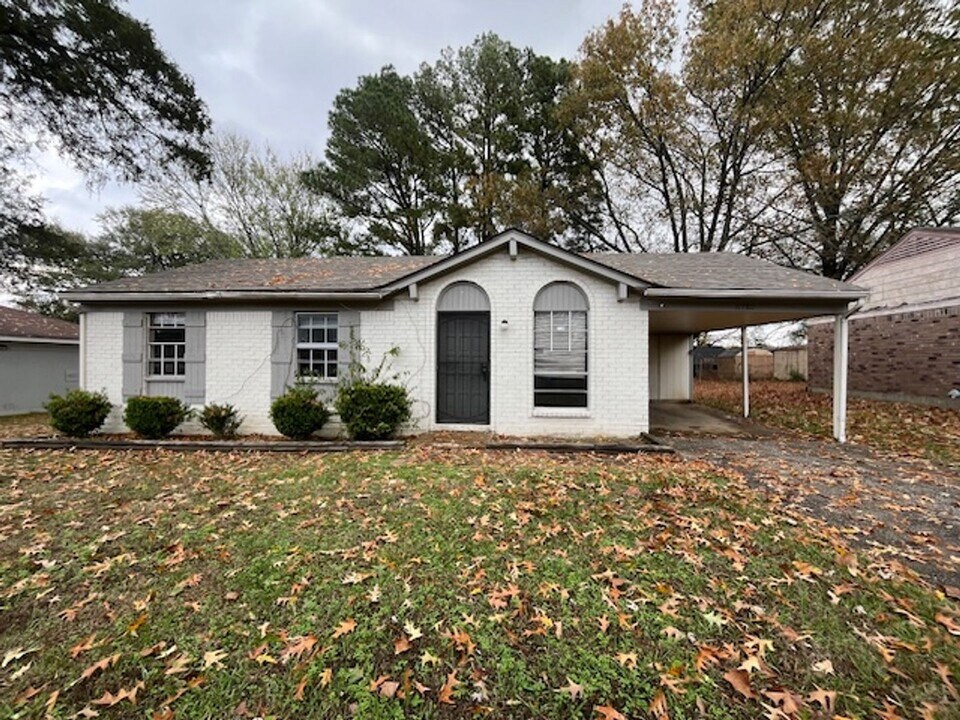 6780 Pinehurst Rd in Horn Lake, MS - Building Photo