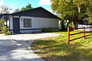 912 Pine Ave in Sanford, FL - Building Photo