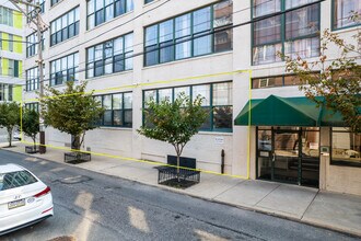 Old Shoe Factory in Philadelphia, PA - Foto de edificio - Building Photo