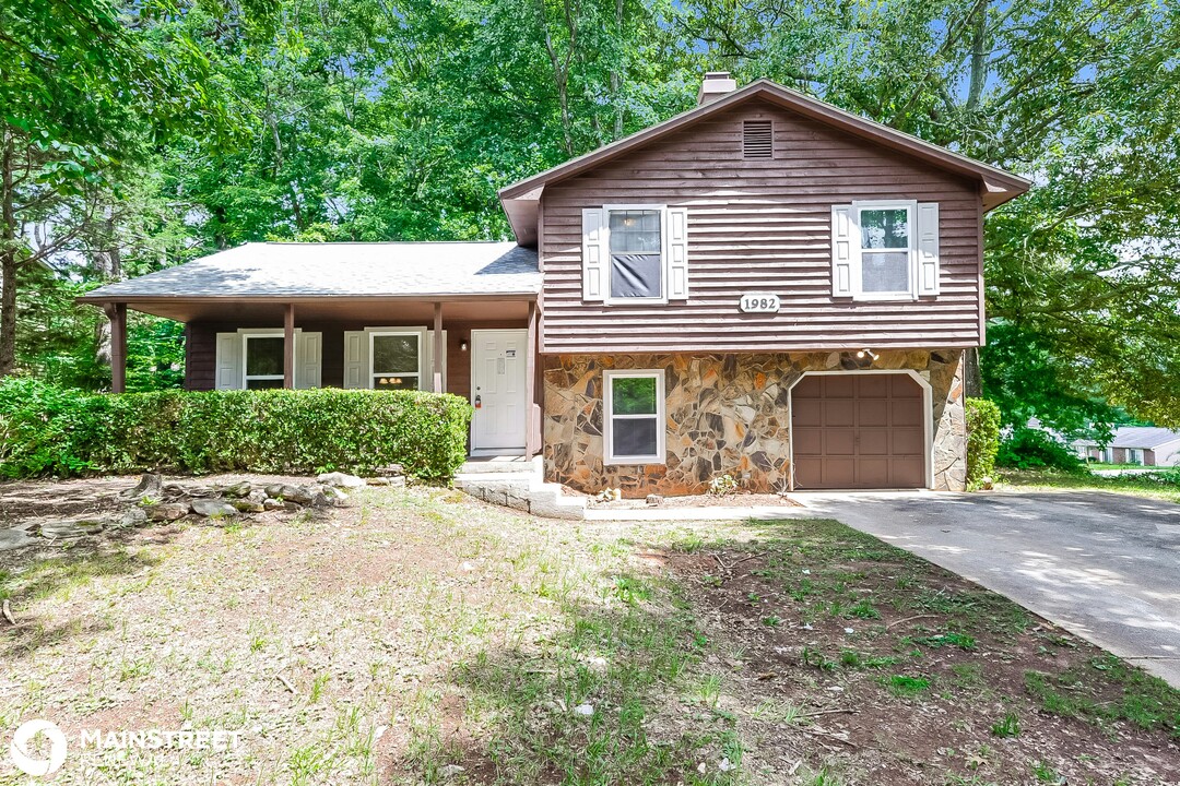 1982 Woodlot Trail in Lithonia, GA - Building Photo