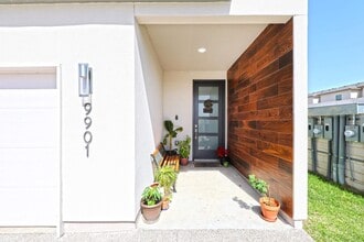 9901 Borna Dr in Laredo, TX - Building Photo - Building Photo