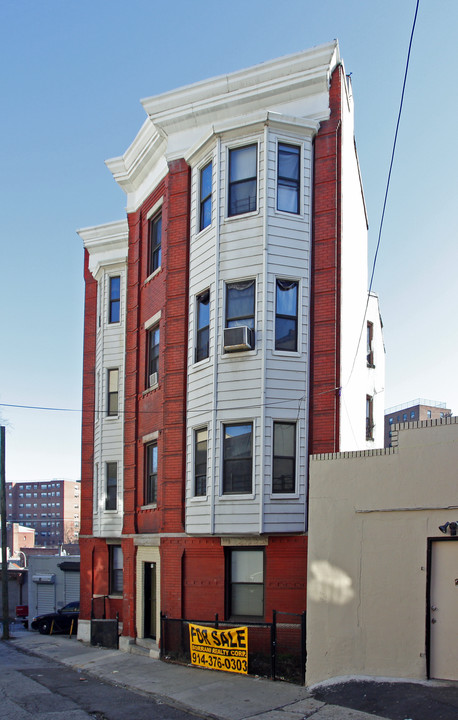 14 Guion St in Yonkers, NY - Building Photo