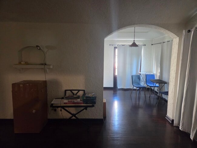 2139 Vine St, Unit 2139.5