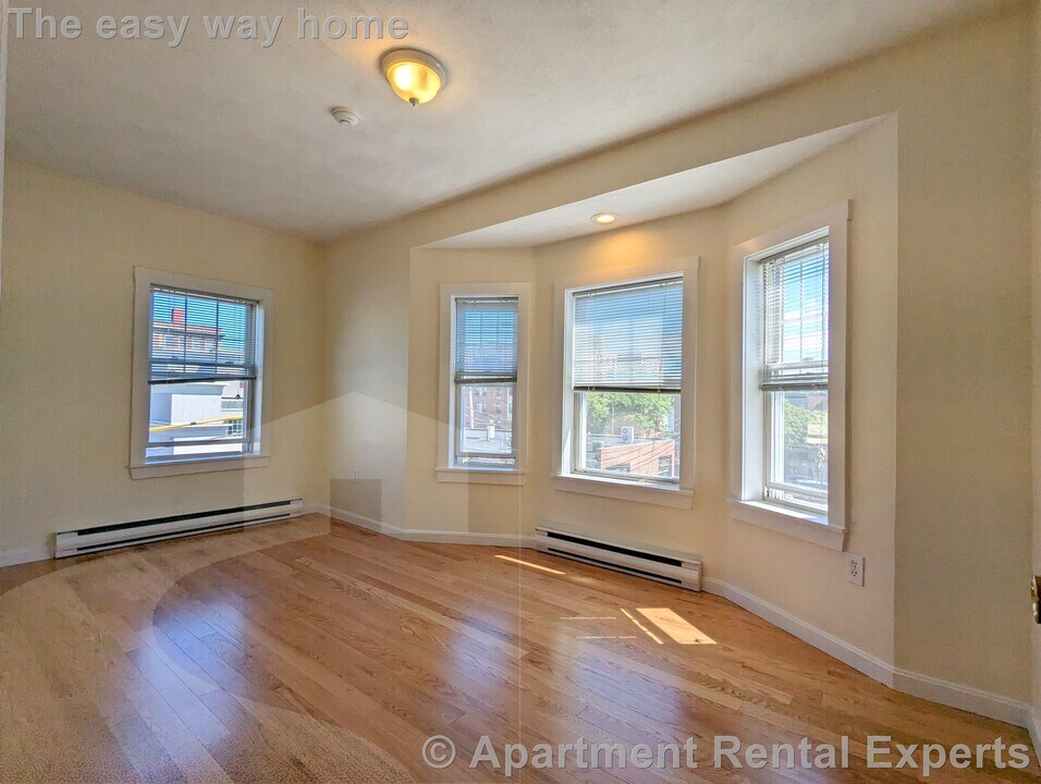 12 Winter St in Somerville, MA - Building Photo