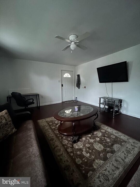4831 Leiper St in Philadelphia, PA - Building Photo