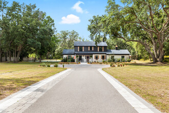 6618 Country Club Rd in Zephyrhills, FL - Building Photo - Building Photo