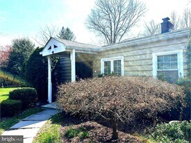 9901 Blake Ln in Oakton, VA - Building Photo