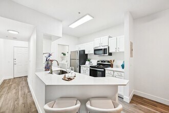 Stone Cliff Apartments in Aurora, CO - Foto de edificio - Building Photo