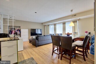 10026 Fair Wds Dr in Fairfax, VA - Building Photo - Building Photo