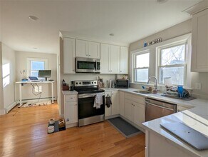 28 Fairmount Ave in Somerville, MA - Foto de edificio - Building Photo