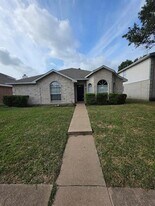 2858 St Thomas Ln in Lancaster, TX - Building Photo