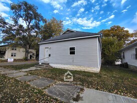 2304 Hendricks St in Anderson, IN - Building Photo