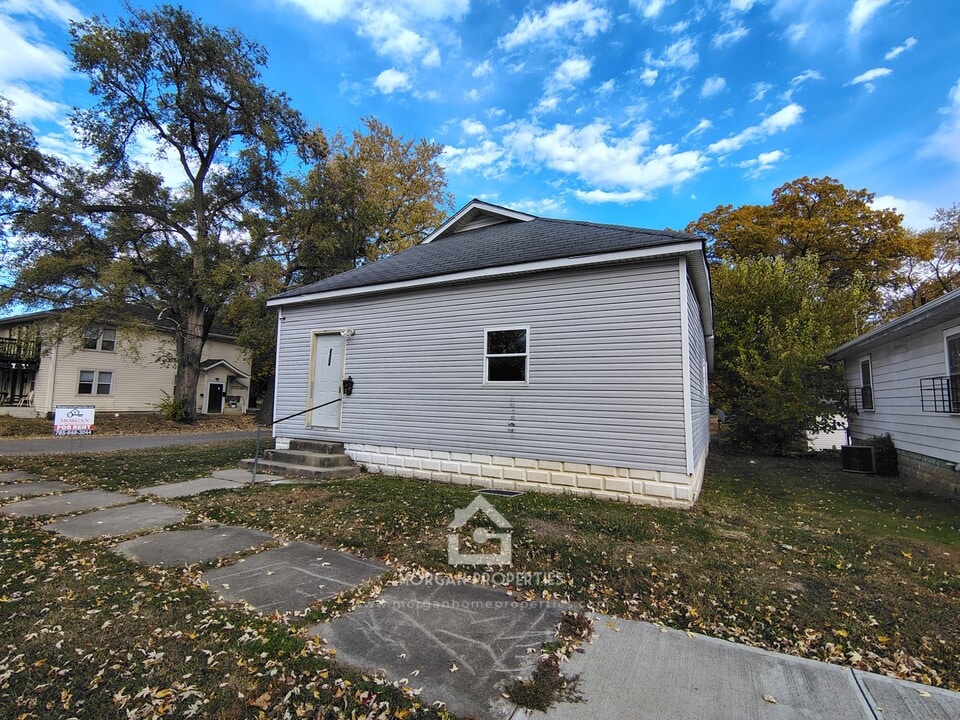 2304 Hendricks St in Anderson, IN - Building Photo