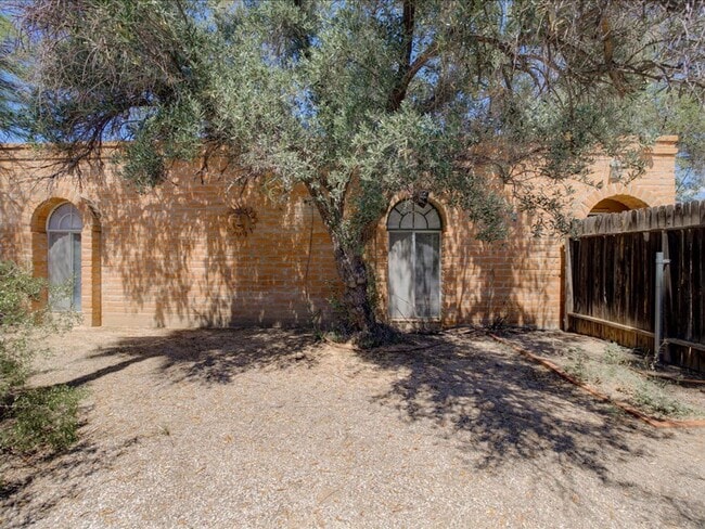 property at 3425 E Fairmount St