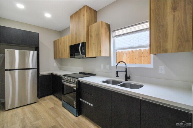 15 S Athol St in Pharr, TX - Building Photo - Building Photo