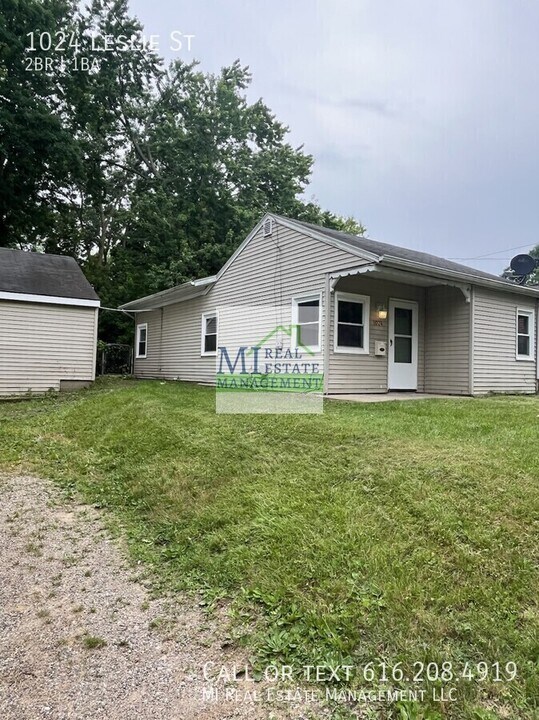 1024 Leslie St in Lansing, MI - Building Photo
