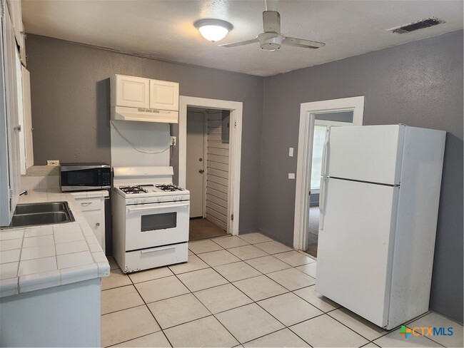 property at 915 S 13th St