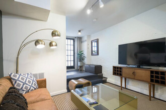 1456 Church St NW-Unit -ID8916P in Washington, DC - Foto de edificio - Building Photo