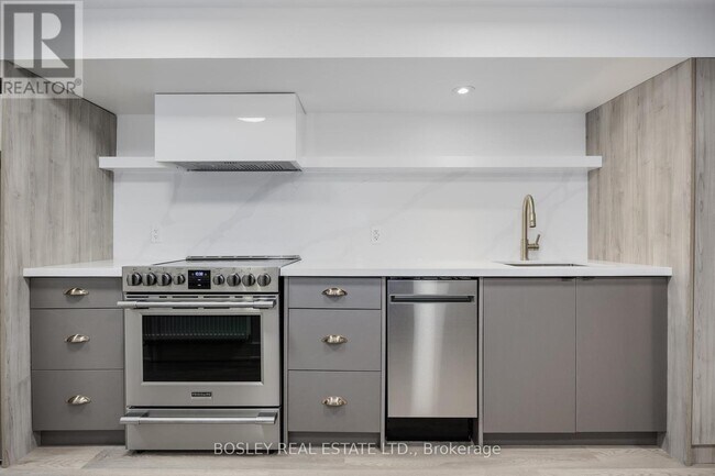 334 Gladstone Ave in Toronto, ON - Building Photo - Building Photo