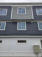 12 W 5th Ave, Unit 1 in Lowell, MA - Foto de edificio - Building Photo