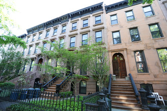 379 Union St in Brooklyn, NY - Building Photo - Building Photo