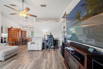 6621 W Robin Ln in Homosassa, FL - Foto de edificio - Building Photo