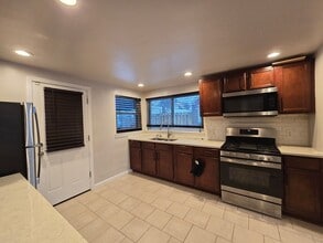 513 MacFarlane Dr in Pittsburgh, PA - Building Photo - Building Photo