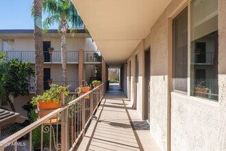 4727 E Lafayette Blvd in Phoenix, AZ - Foto de edificio - Building Photo