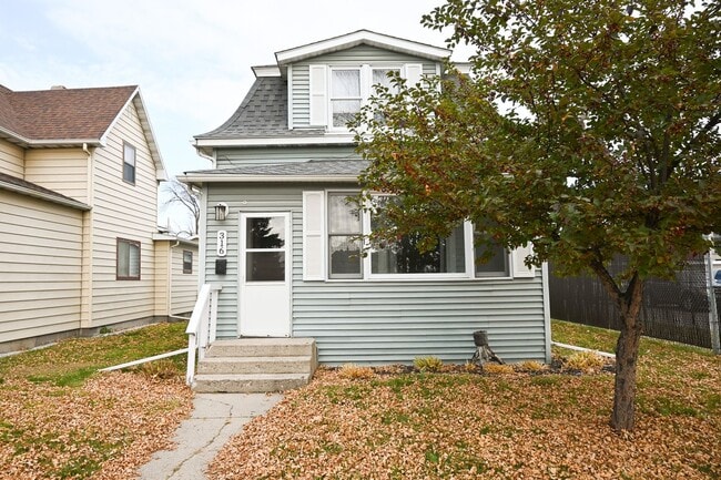 property at 316 N 5th St