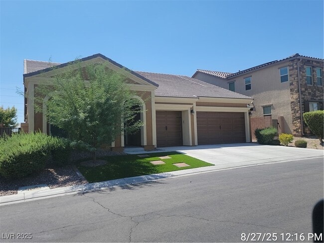 property at 905 Claystone Ridge Ave