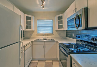 Park Terrace Apartments in Austin, TX - Building Photo - Interior Photo