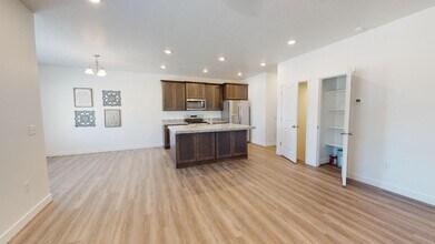 3352 W Sanctuary Ct in Salt Lake City, UT - Building Photo - Building Photo