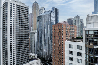 State & Chestnut in Chicago, IL - Building Photo - Building Photo