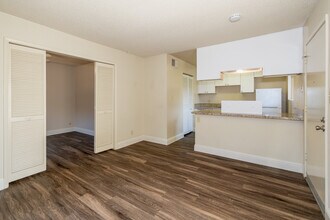 Fulton Oaks Apartments in Sacramento, CA - Foto de edificio - Interior Photo