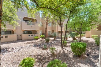 1908 Tierra Vista Dr in Las Vegas, NV - Foto de edificio - Building Photo