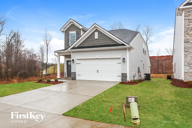586 Hillpark Ln in Greer, SC - Foto de edificio - Building Photo