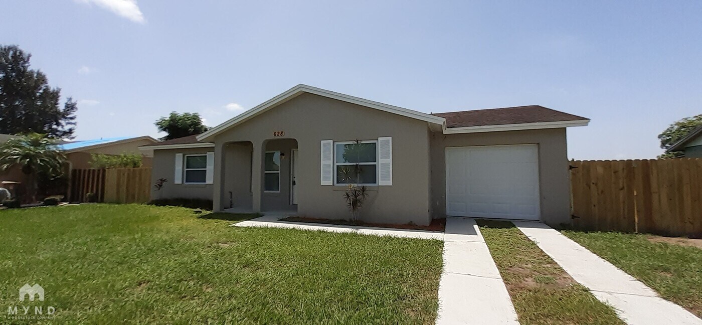 628 Royal Palm Dr in Kissimmee, FL - Building Photo