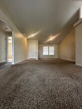 2000 Diamond Head Way in West Richland, WA - Building Photo - Building Photo