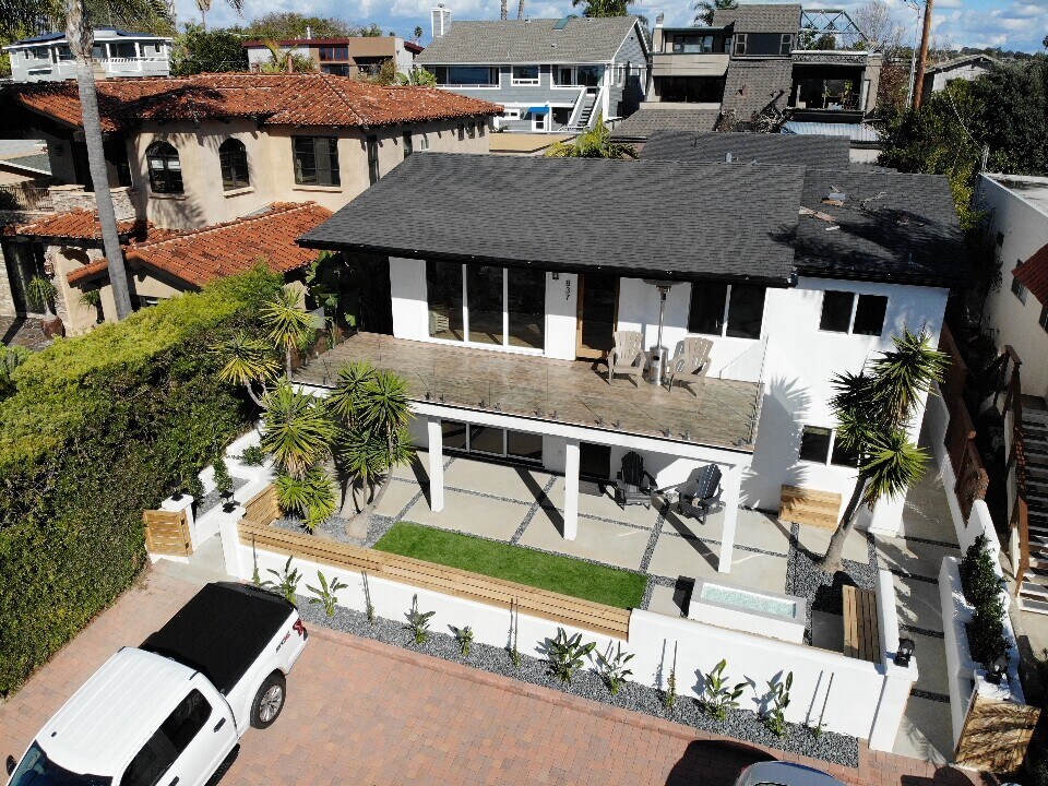 835 Dewitt Ave, Unit Back House in Encinitas, CA - Building Photo