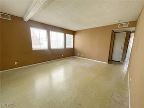 5340 Retablo Ave, Unit B in Las Vegas, NV - Building Photo - Building Photo